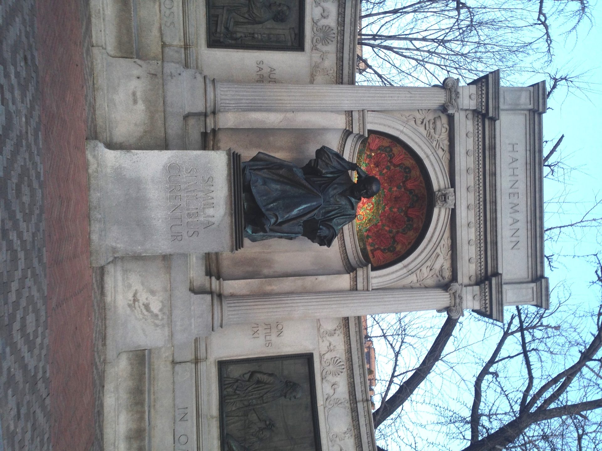 Samuel%20Hahnemann%27s%20monument%2C%20Washington%20%28by%20Concetta%20Tatali%29%20-%202.JPG